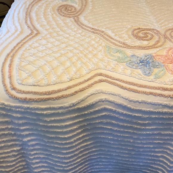 Vintage Cotton Chenille Bedspread 88” X 104” - Picture 5 of 6
